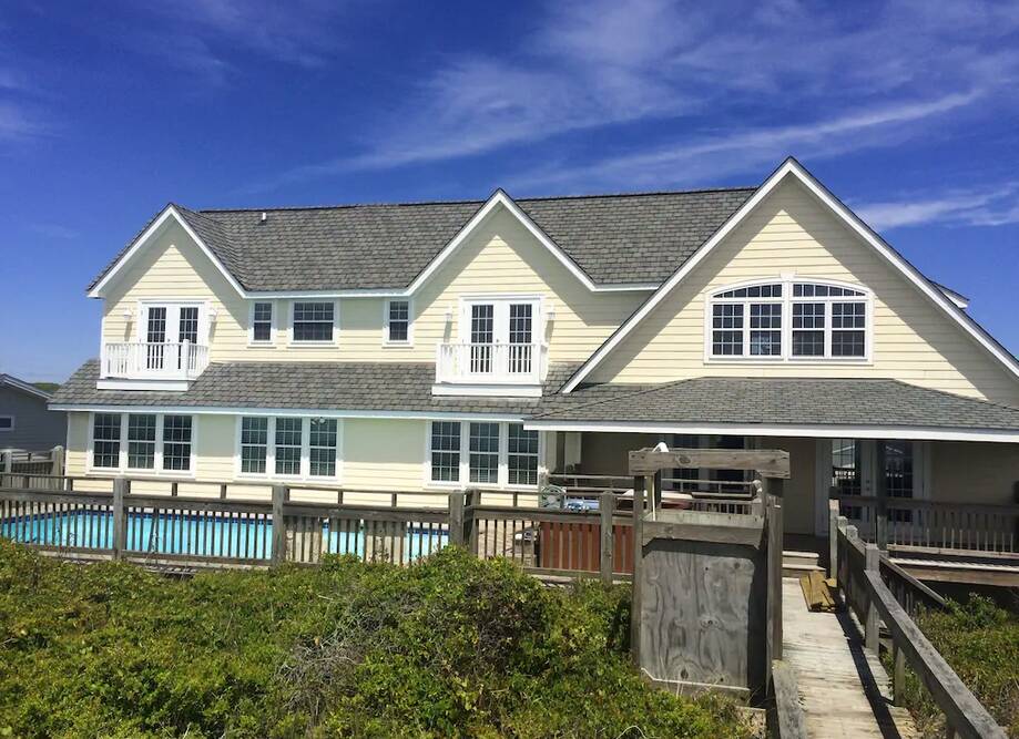 Spacious, Luxury Oceanfront Home, Privat...