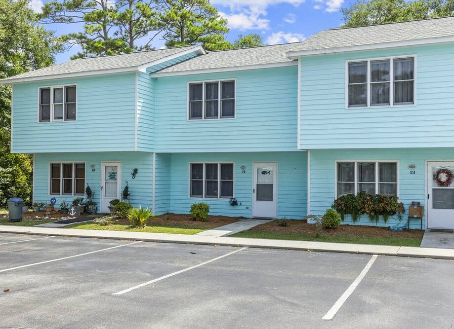 Beautiful Townhouse w/ Deck and Beach Ac...